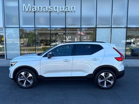 Certified 2025 Volvo XC40 B5 Plus AWD/4WD image 2