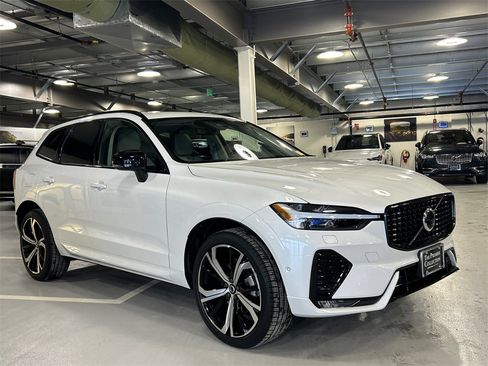 Certified 2023 Volvo XC60 B5 Ultimate w/ Climate Package image 1
