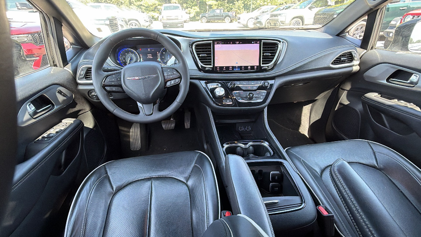 Used 2025 Chrysler Pacifica Limited FWD image 25