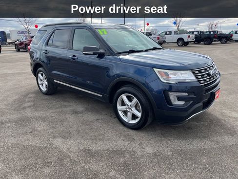 Used 2017 Ford Explorer XLT w/ Equipment Group 202A image 9