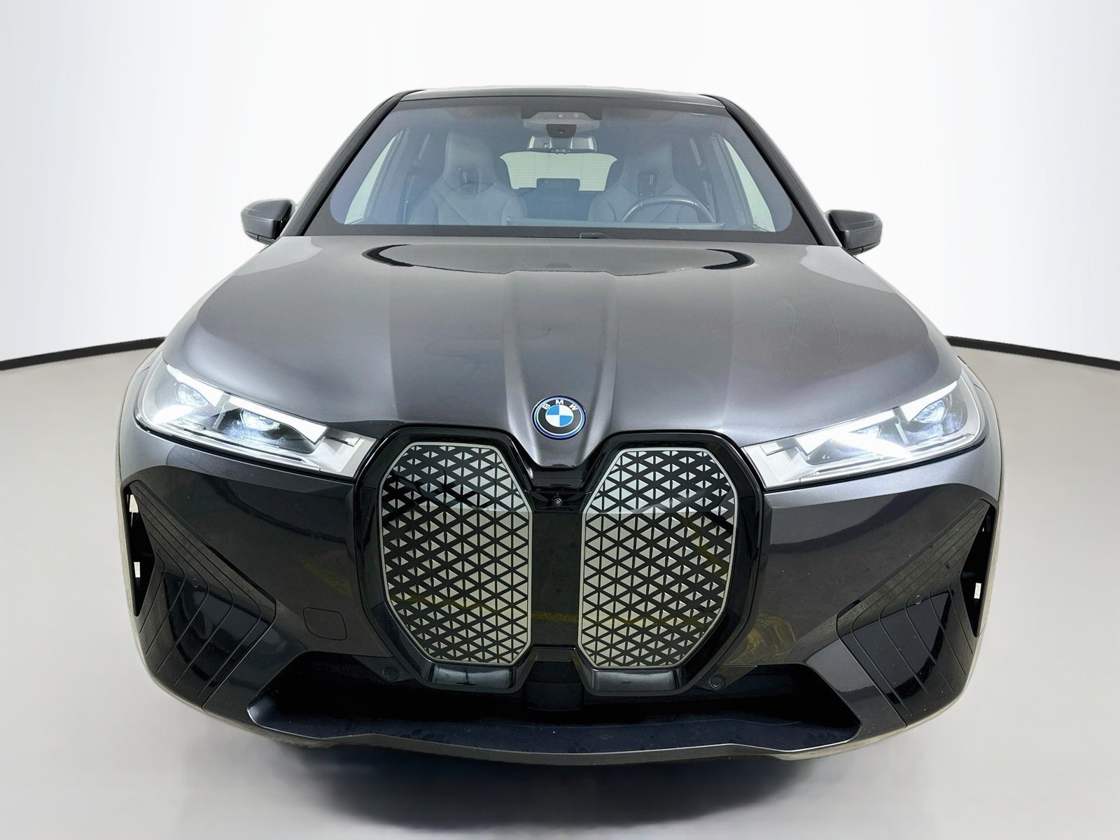 Used 2024 BMW iX xDrive50 w/ Sport Package AWD/4WD image 2