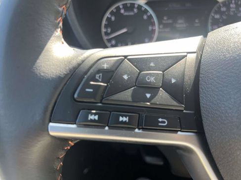 Used 2022 Nissan Sentra SR w/ Electronics Package FWD image 18