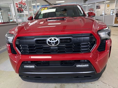 Used 2024 Toyota Tacoma TRD Sport AWD/4WD image 8