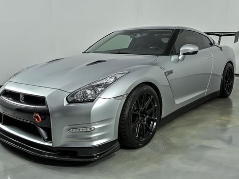 Used 2012 Nissan GT-R Premium AWD/4WD image 6