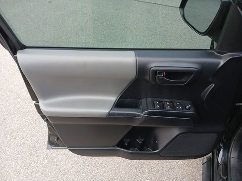 Used 2021 Toyota Tacoma SR w/ SR Convenience Package image 22