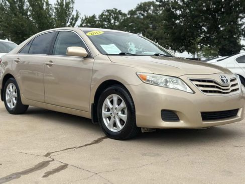 Used 2011 Toyota Camry LE w/ LE Extra-Value Pkg FWD image 4
