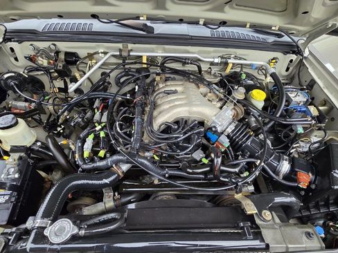 Used 2000 Nissan Frontier SE RWD image 13