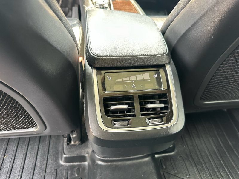 Used 2018 Volvo XC90 T6 Momentum w/ Convenience Package AWD/4WD image 17