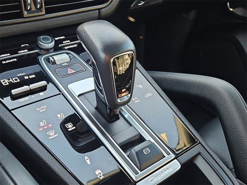 Certified 2023 Porsche Cayenne Platinum Edition image 35