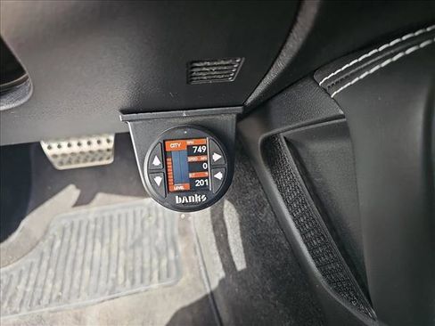 Used 2015 Dodge Challenger SRT Hellcat image 23