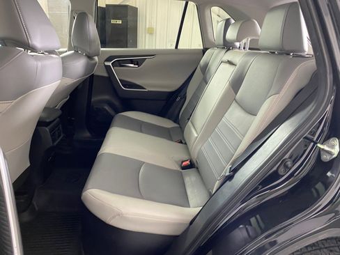 Used 2020 Toyota RAV4 Limited image 13