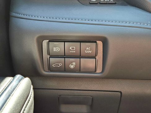 Used 2024 Toyota Highlander Limited AWD/4WD image 37