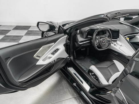 Used 2025 Chevrolet Corvette Stingray Preferred Conv w/ Chrome Exterior Badge Package RWD image 25