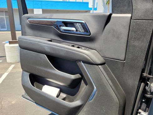Used 2025 Chevrolet Tahoe LT AWD/4WD image 25