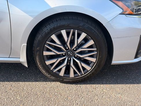 Certified 2024 Nissan Altima 2.5 SV w/ SV Premium Package FWD image 10