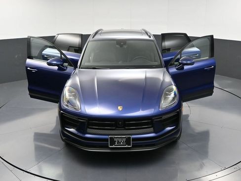 Certified 2025 Porsche Macan image 34