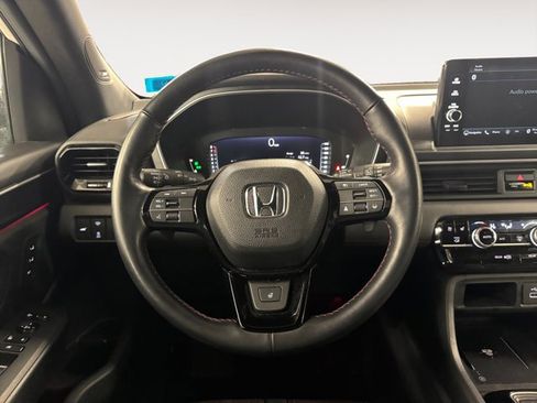 Used 2025 Honda Pilot Black Edition image 13