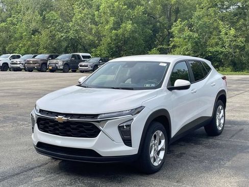 Certified 2024 Chevrolet Trax LS w/ LS Convenience Package FWD image 8