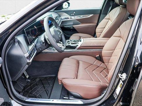 Used 2025 BMW 760i xDrive AWD/4WD image 12