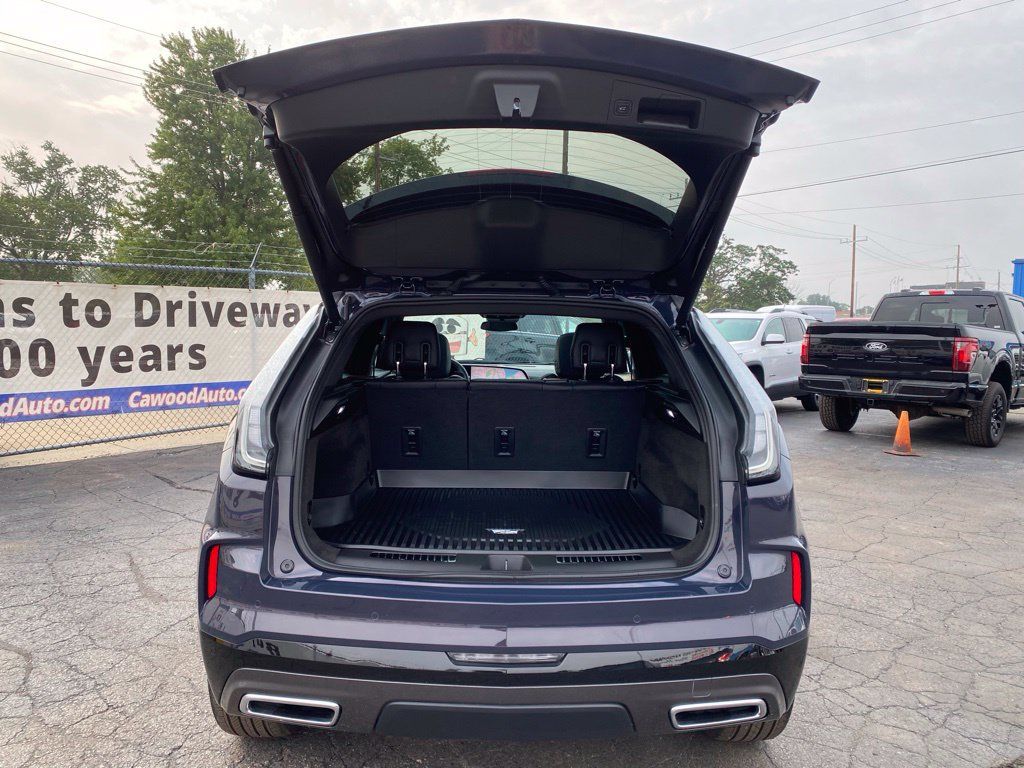 Used 2025 Cadillac XT4 Sport w/ LPO, Floor Liner Package AWD/4WD image 4