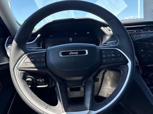 Used 2023 Jeep Grand Cherokee L Limited AWD/4WD image 18