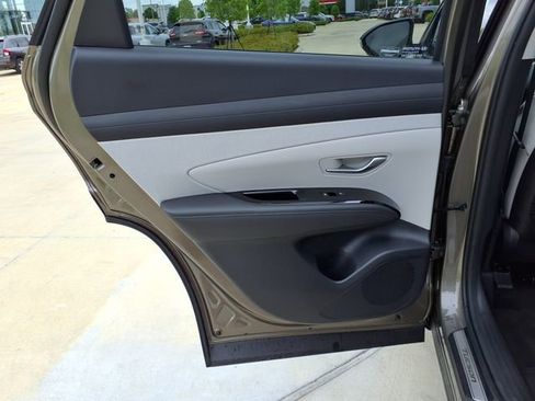 Used 2025 Hyundai Tucson Limited AWD/4WD image 17