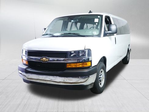 Used 2025 Chevrolet Express 3500 LT w/ LT Preferred Equipment Group RWD image 3