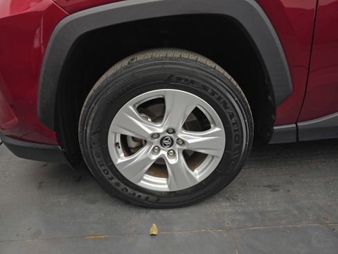 Used 2020 Toyota RAV4 XLE w/ Convenience Package FWD image 13