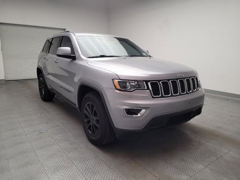 Used 2021 Jeep Grand Cherokee Laredo image 13