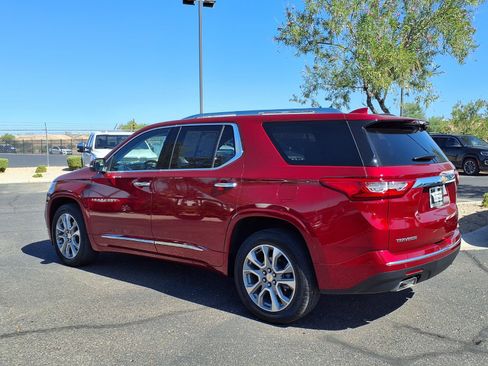 Used 2021 Chevrolet Traverse Premier FWD image 4