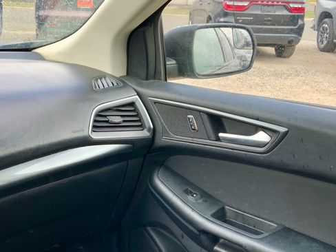 Used 2015 Ford Edge SE image 32