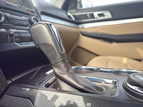 Used 2017 Ford Explorer XLT w/ Equipment Group 202A image 15