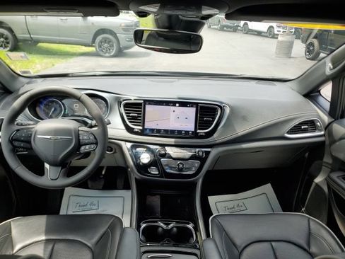 Used 2026 Chrysler Pacifica Limited w/ S Appearance Package FWD image 17