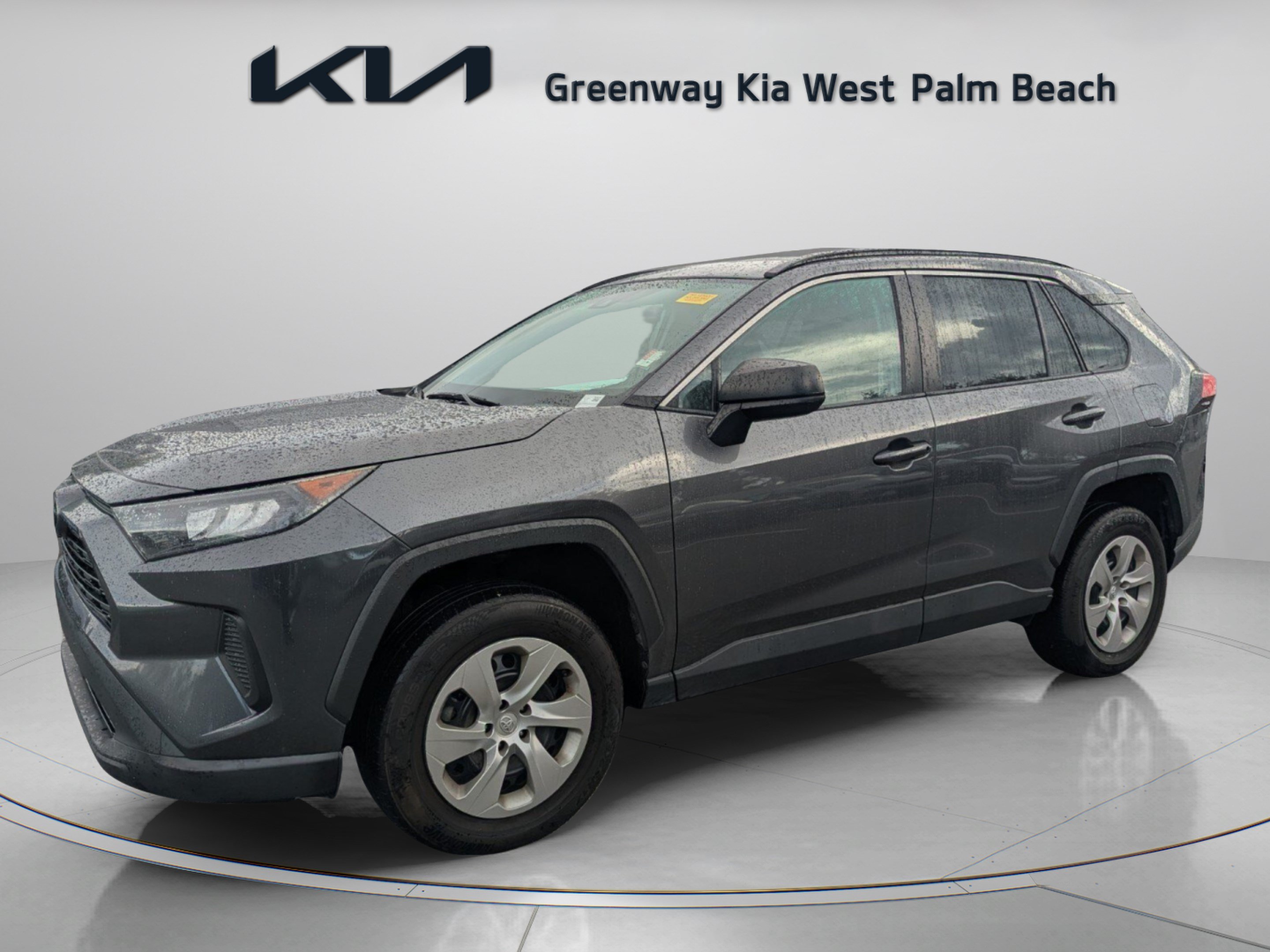 Used 2021 Toyota RAV4 LE FWD image 4