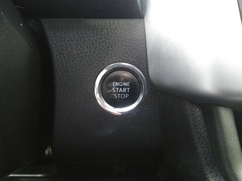 Used 2017 Toyota Highlander AWD V6 image 19