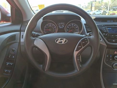 Used 2016 Hyundai Elantra SE image 19