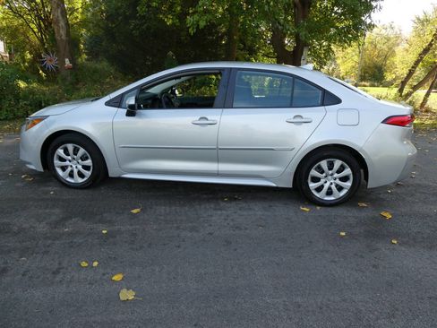 Used 2024 Toyota Corolla LE image 7