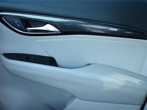 Used 2022 Buick Envision Essence w/ Technology Package I image 11