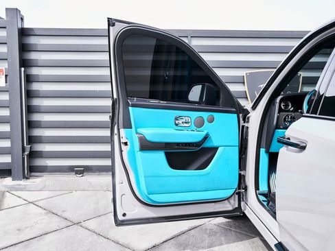 Used 2025 Rolls-Royce Cullinan Black Badge image 32