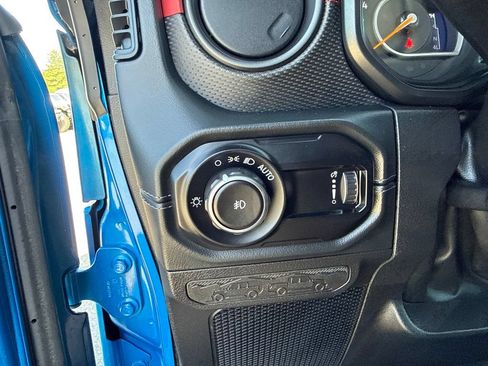 Used 2024 Jeep Wrangler Unlimited Rubicon w/ Technology Group AWD/4WD image 17