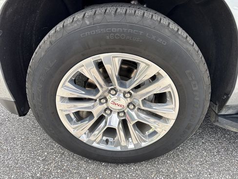 Used 2025 GMC Yukon Denali AWD/4WD image 10