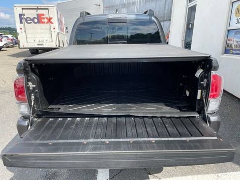 Used 2020 Toyota Tacoma TRD Sport AWD/4WD image 34