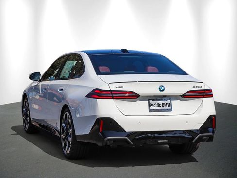 New 2027 BMW 550e xDrive w/ Premium Package AWD/4WD image 4