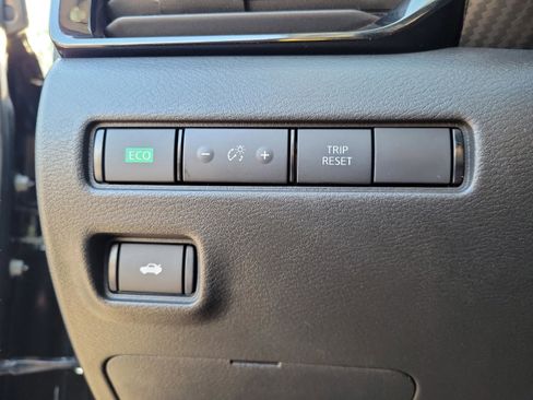 Certified 2025 Nissan Sentra SV image 22