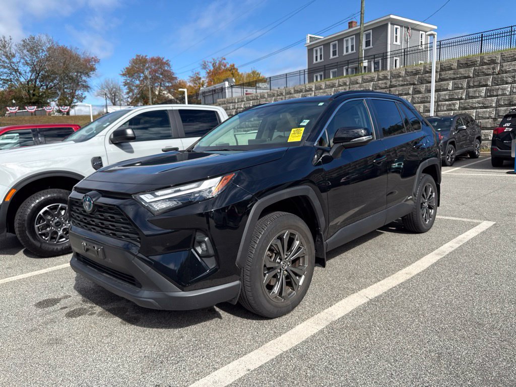 Used 2023 Toyota RAV4 XLE Premium AWD/4WD image 4