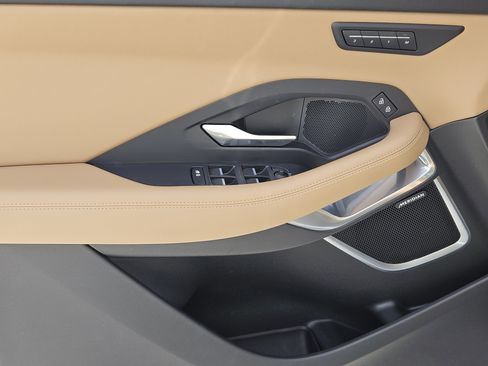 Used 2023 Jaguar E-PACE SE image 25