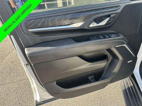 Used 2023 GMC Yukon XL Denali w/ Advanced Technology Package AWD/4WD image 21