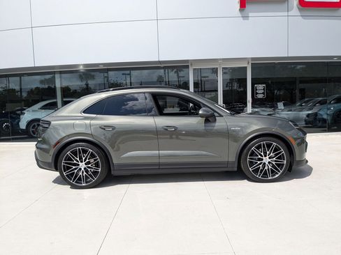 New 2025 Porsche Macan Electric image 8