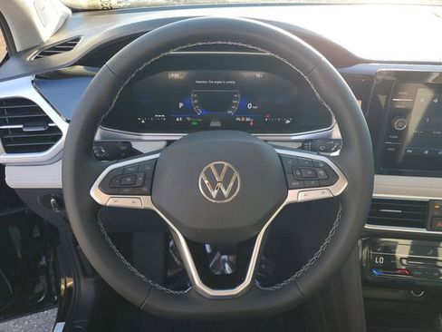 New 2026 Volkswagen Taos SE FWD image 18