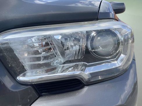 Used 2016 Toyota Tacoma SR5 RWD image 21